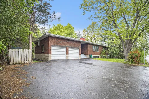 1128 Cummings Avenue, ON K1J 7R8