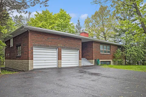 1128 Cummings Avenue, ON K1J 7R8