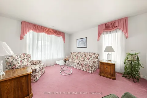21 Grosvenor Drive, ON K8P 5K3