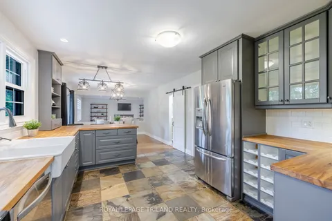 795 Commissioners Road, ON N6K 1C1
