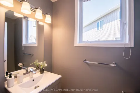34 Keighley Circle, ON K2K 3H8