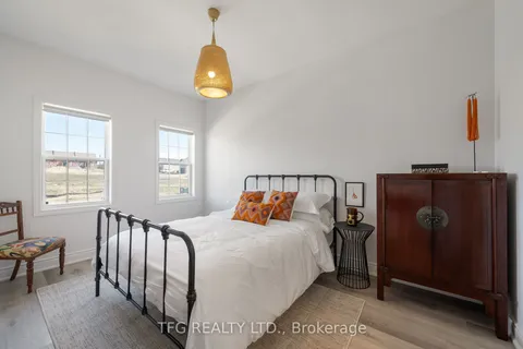 883 Ernest Allen Boulevard, ON K9A 1W9