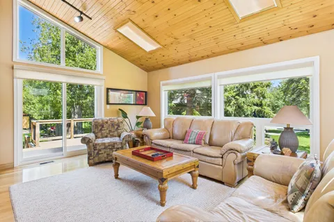 40 Eastwood Crescent, ON N2Z 2X6