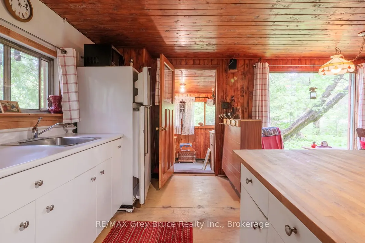 25 Pine Tree Harbour Road, ON N0H 1Z0