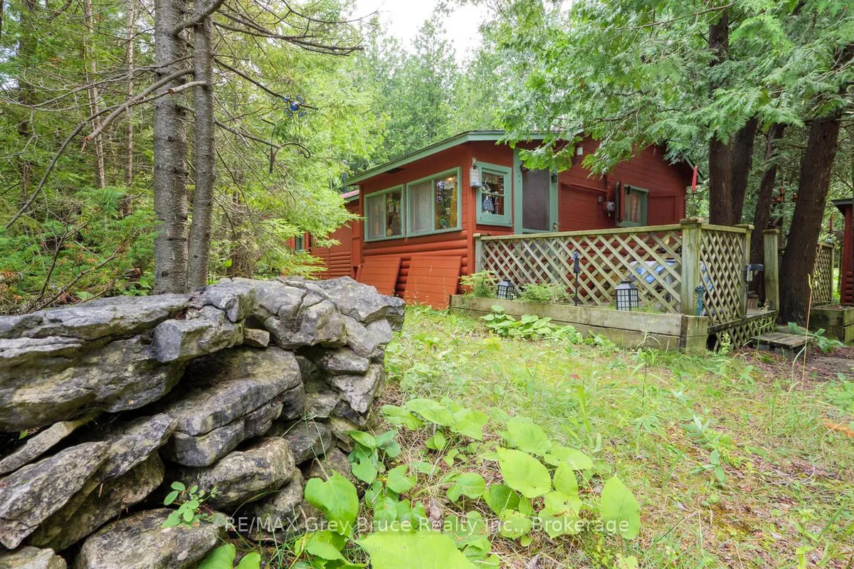 25 Pine Tree Harbour Road, ON N0H 1Z0