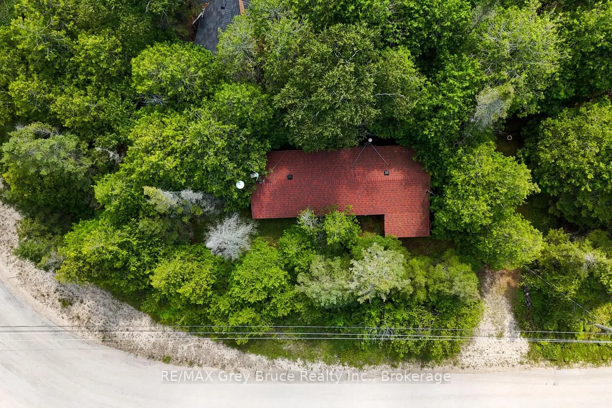 25 Pine Tree Harbour Road, ON N0H 1Z0