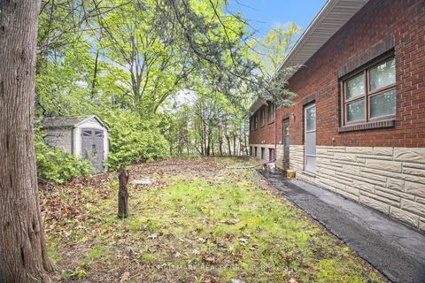 1128 Cummings Avenue, ON K1J 7R8