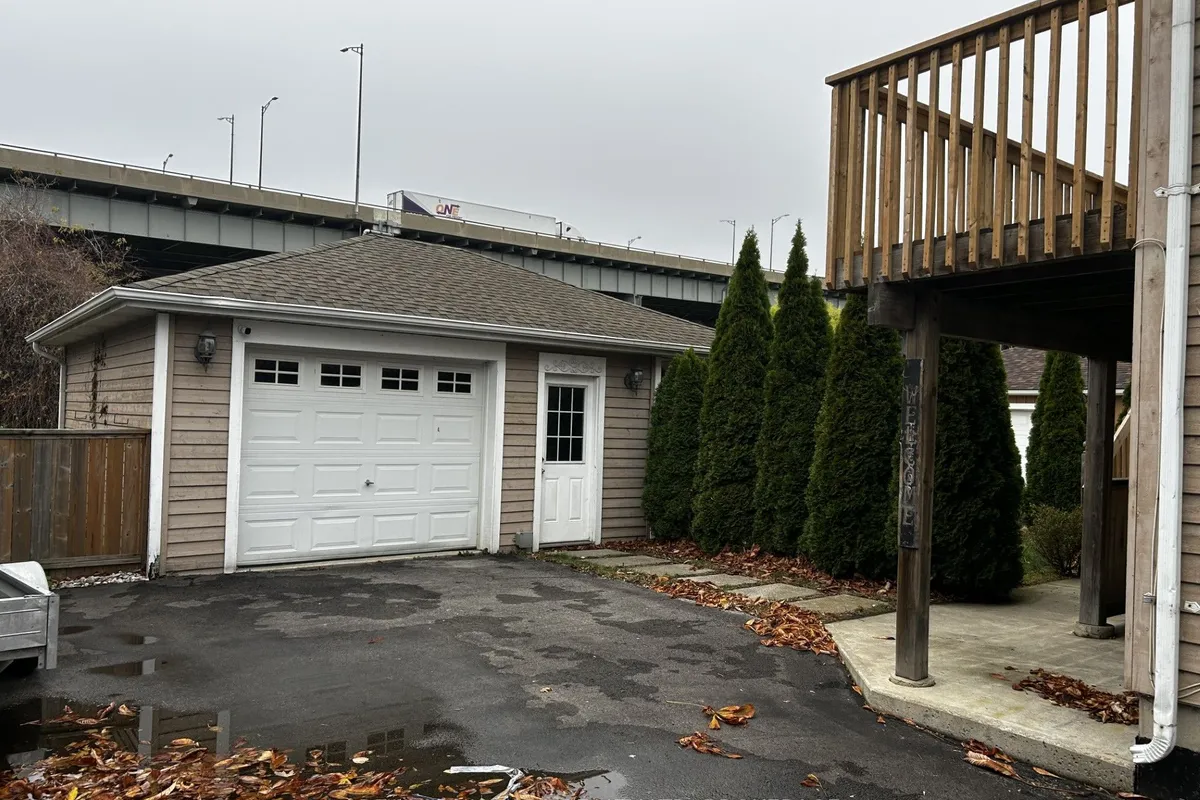 1056 Beach Boulevard, ON L8H 6Z4