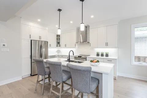 65 Seabreeze Crescent, ON L8E 5C8