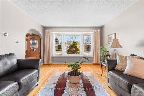 14 Briarwood Crescent, ON K8N 5J7