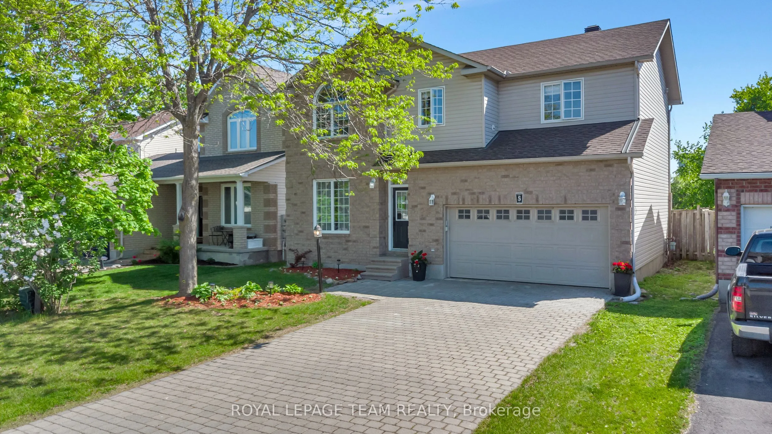 5 Sundew Court, ON K2S 1Z5