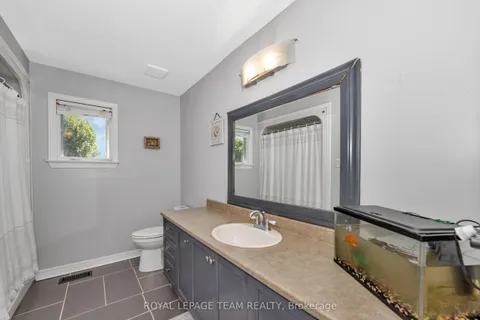 5 Sundew Court, ON K2S 1Z5