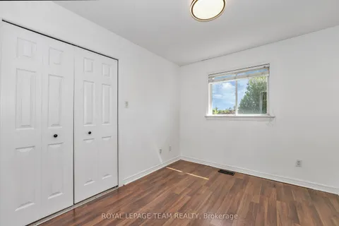 5 Sundew Court, ON K2S 1Z5