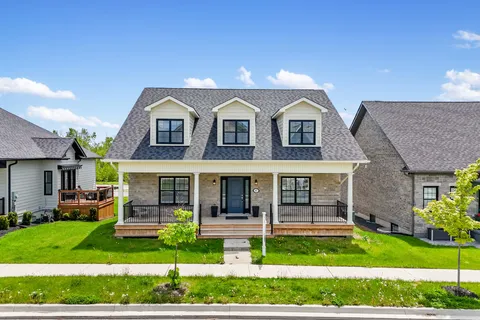 927 Ernest Allen Boulevard, ON K9A 1W9