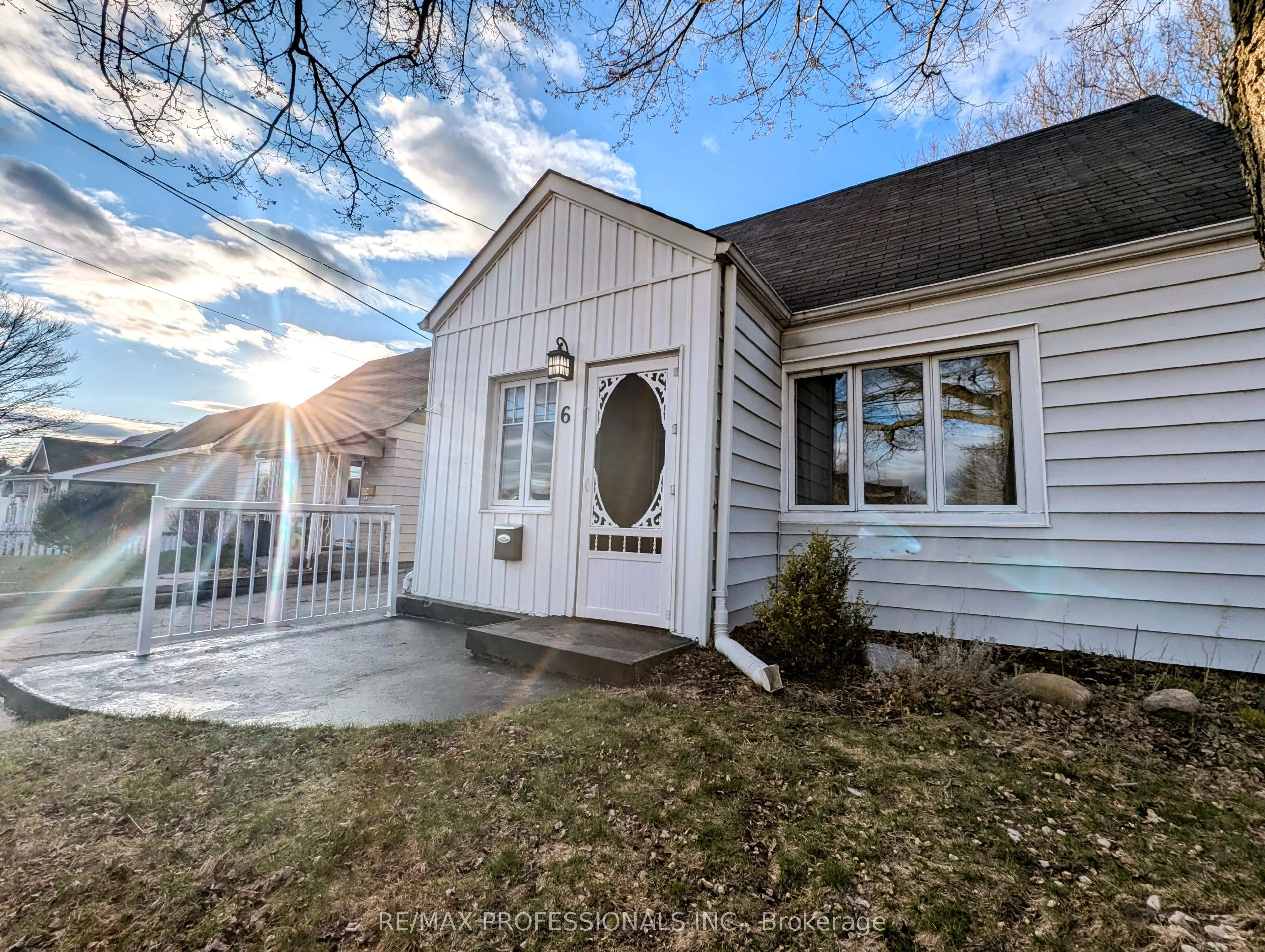 6 Fraser Street, ON L1A 2A1