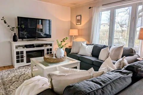 6 Fraser Street, ON L1A 2A1