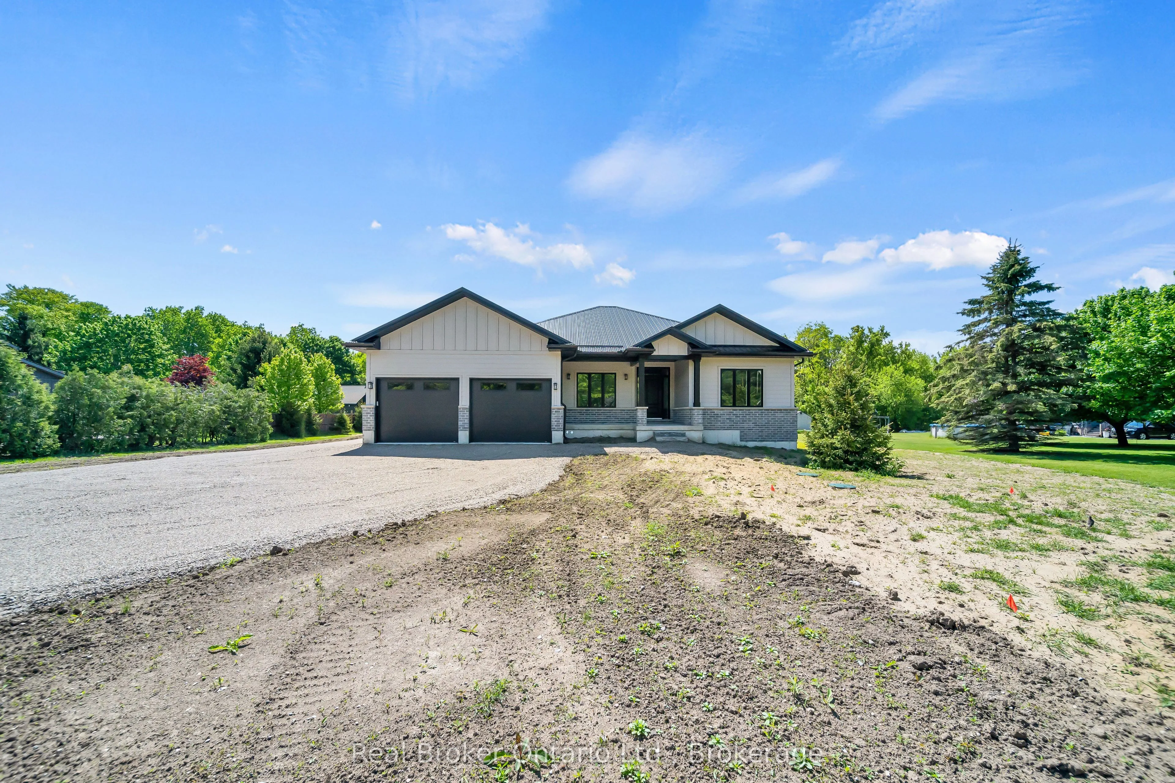Detached living room at 8357 Goosemarsh Line Lambton Shores
