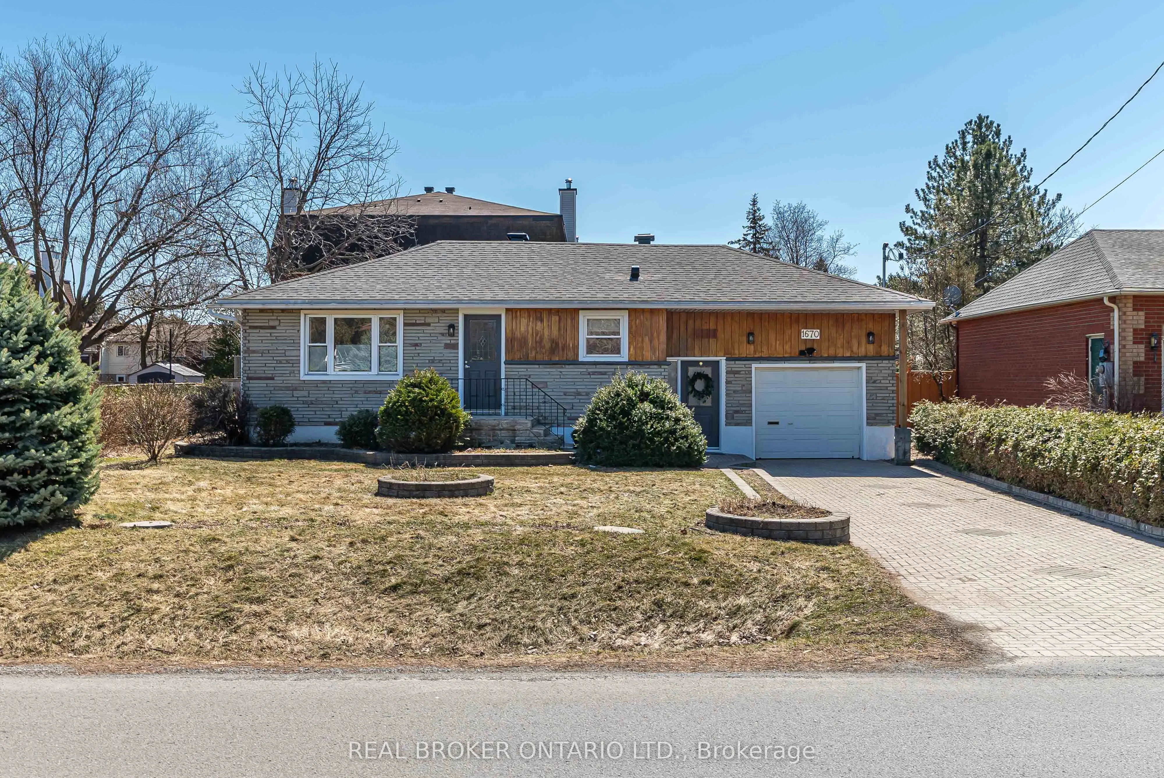 1670 Athans Avenue, ON K1T 1L1