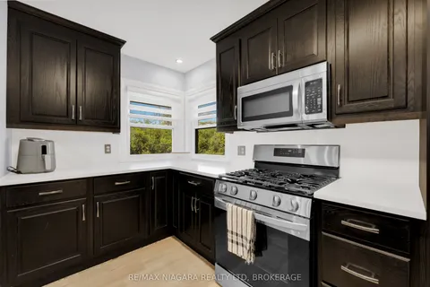 993 Bertie Street, ON L2A 1Z7