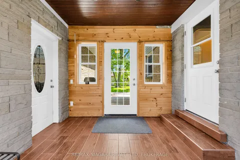 993 Bertie Street, ON L2A 1Z7