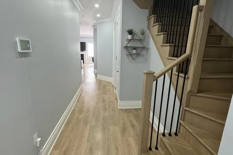 17 COTTONWOOD Crescent, ON L3B 0J3