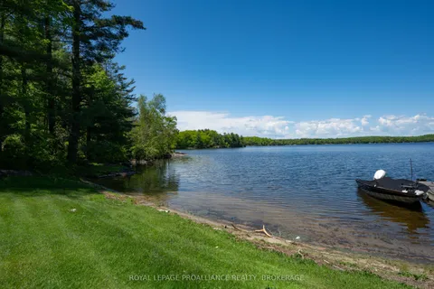 1122 Gananoque Lake Road, ON K7G 2V4