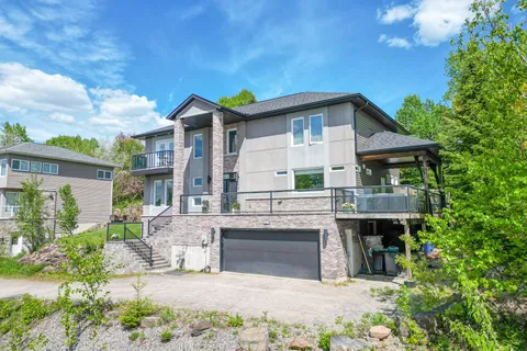 12 Killare Street, ON P1A 4H8