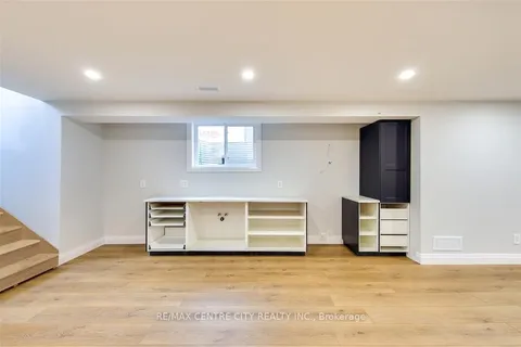 195 ESSEX Street, ON N7S 0C2