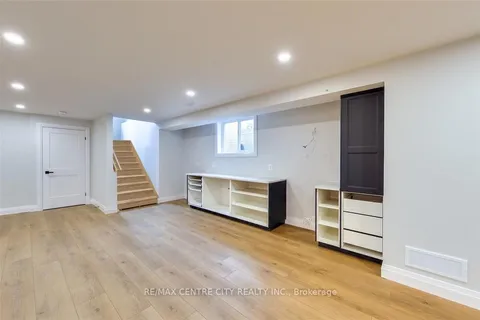 195 ESSEX Street, ON N7S 0C2