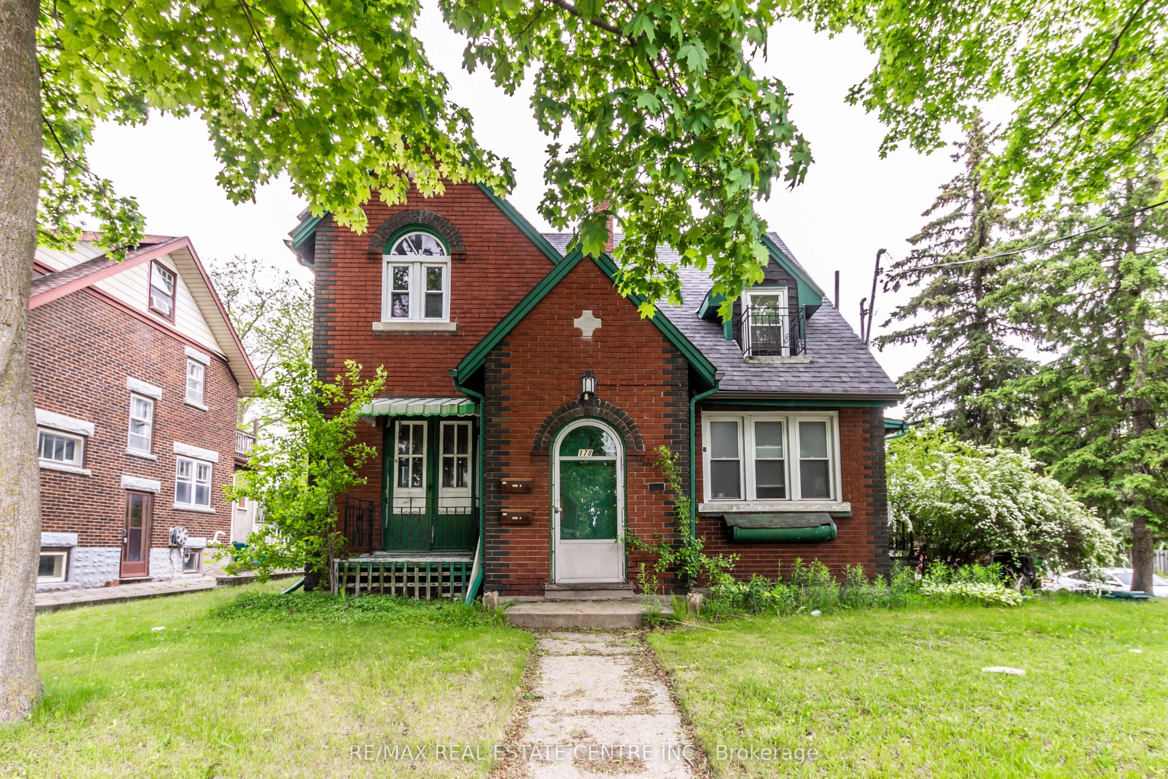 178 Erb Street, ON N2L 1V3