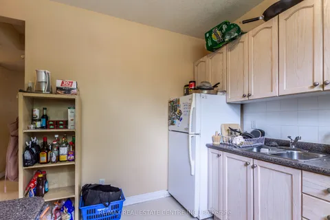 178 Erb Street, ON N2L 1V3