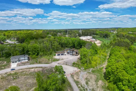 460 Surrey Drive, ON P1C 1E5