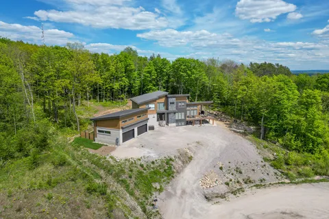 460 Surrey Drive, ON P1C 1E5