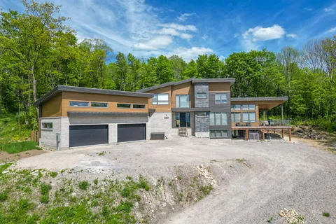 460 Surrey Drive, ON P1C 1E5