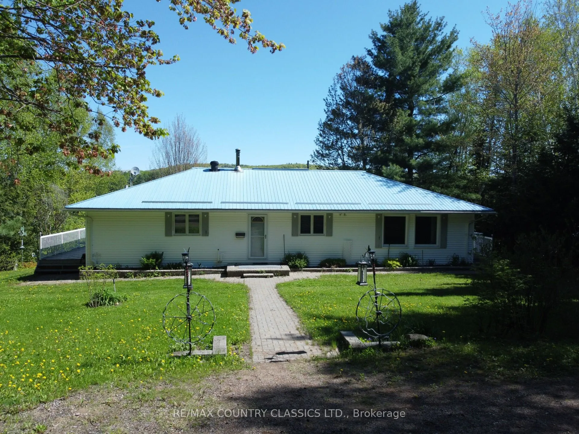 1448 Kamaniskeg Lk Road, ON K0J 1L0
