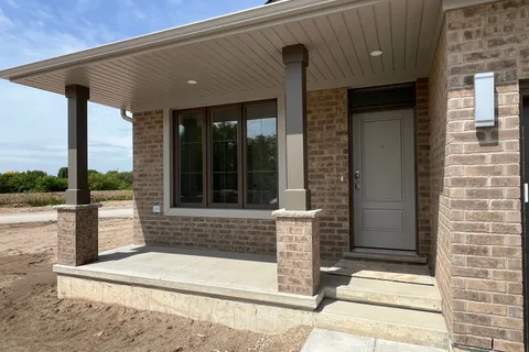 33 Hemlock Crescent, ON N5H 0C1