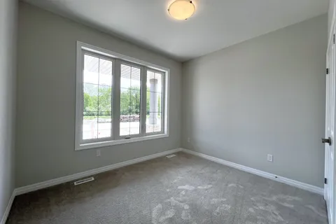 33 Hemlock Crescent, ON N5H 0C1