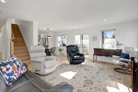 23 Tunis Avenue, ON K1Z 7R6