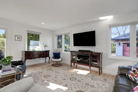 23 Tunis Avenue, ON K1Z 7R6