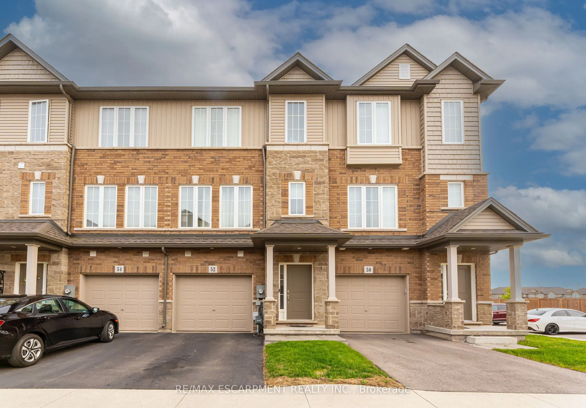 52 AQUARIUS Crescent, ON L8J 3H5