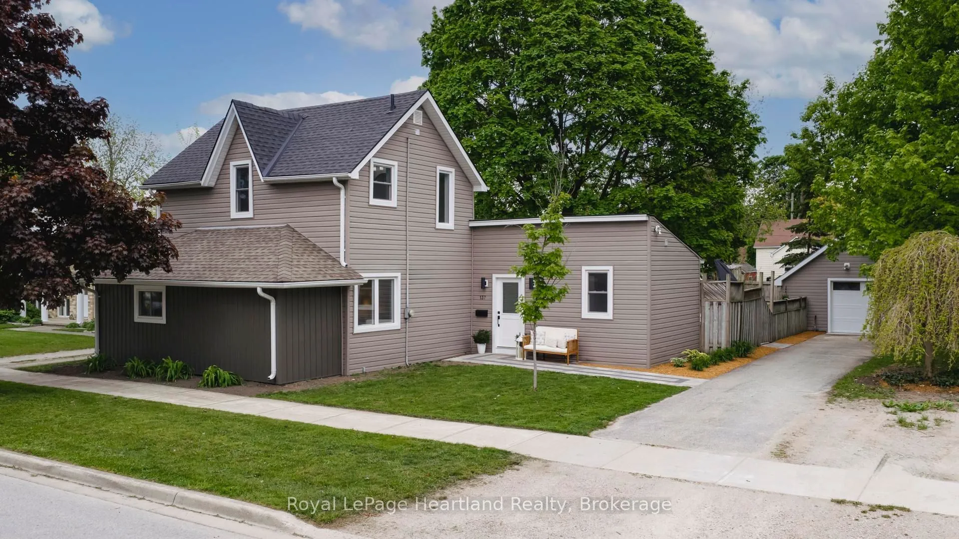 137 Palmerston Street, ON N7A 3E7