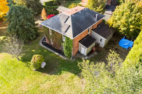 310 Ridout Street, ON L1A 1R1
