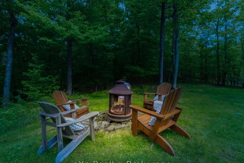 279 & 283 West Point Sands Road, Huntsville, ON P1H 1C4