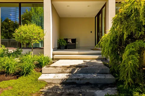 14 Kanata Rockeries Private, ON K2K 3P4