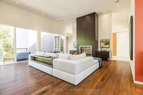 14 Kanata Rockeries Private, ON K2K 3P4