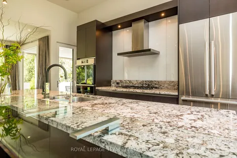 14 Kanata Rockeries Private, ON K2K 3P4