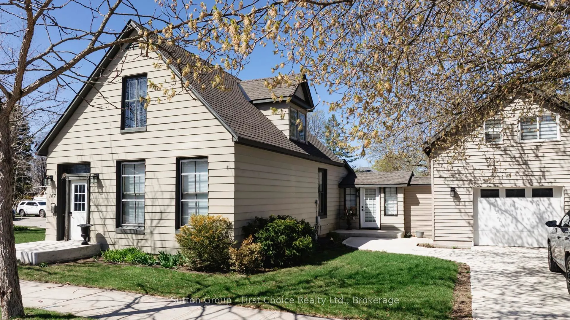 162 Wellington Street, ON N7A 3T4