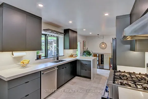 825 Clearview Avenue, ON N6H 2N1