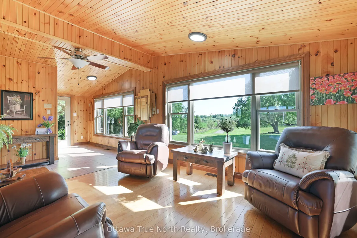 3376 Burnstown Road, ON K7V 3Z9