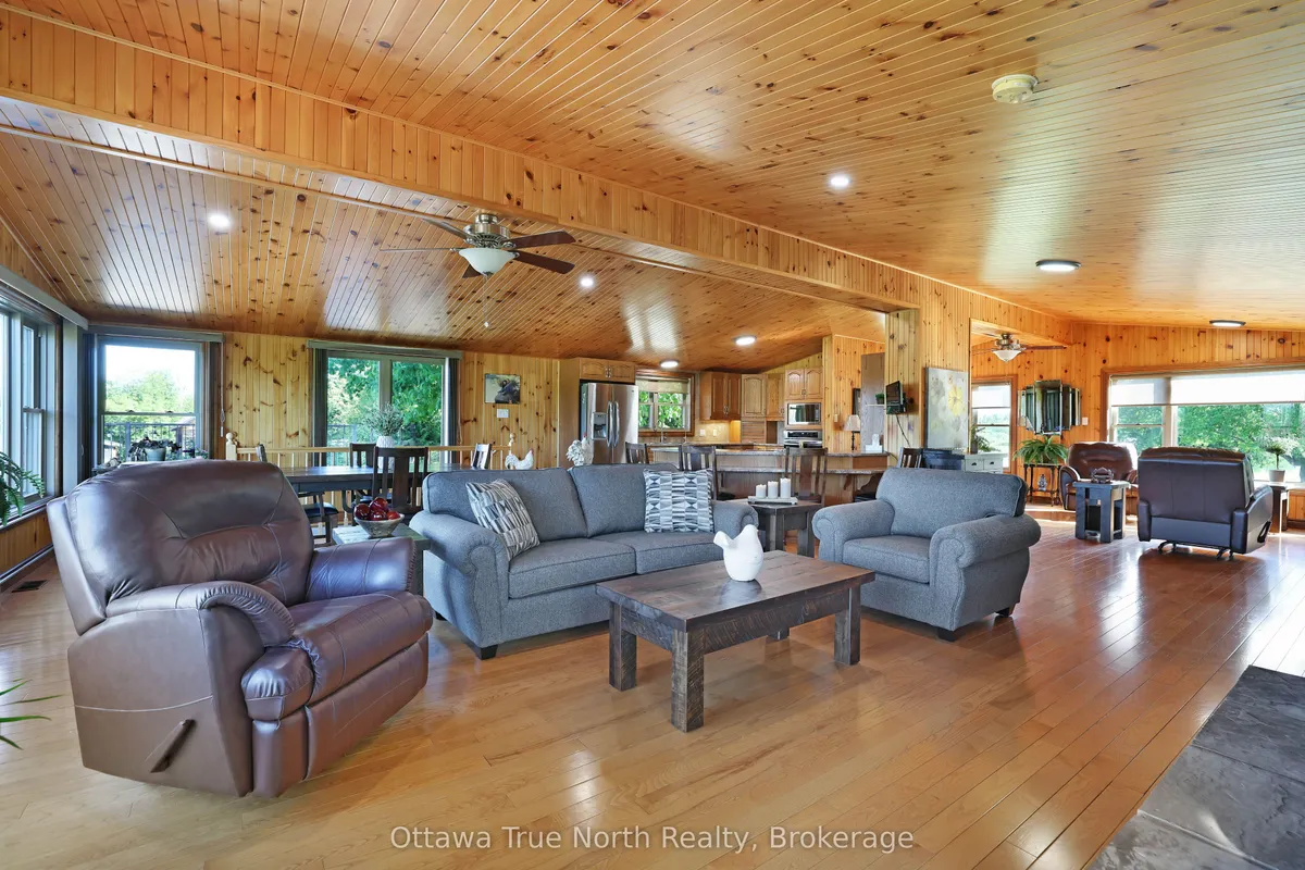 3376 Burnstown Road, ON K7V 3Z9